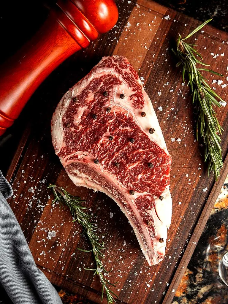Côte de Black Angus sur planche