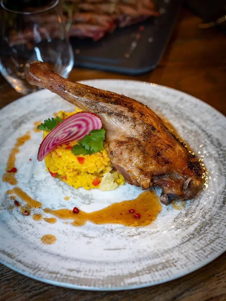 Cuisse de poulet grillée sur braises